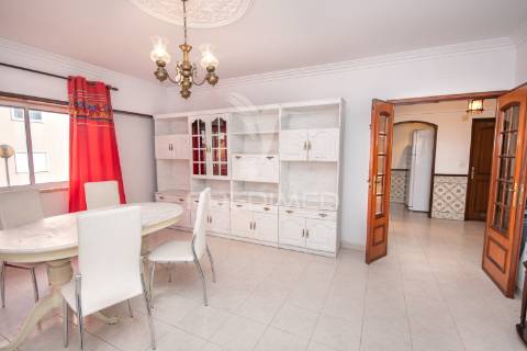 Apartamento t2 com arrecadação em valejas, oeiras