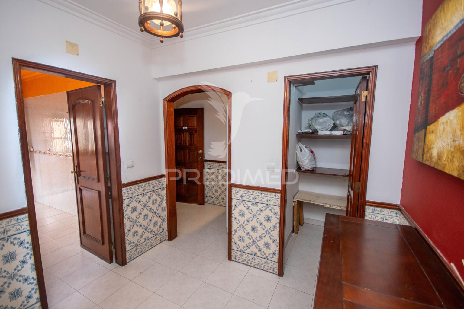 Apartamento t2 com arrecadação em valejas, oeiras