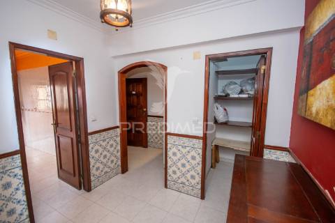 Apartamento t2 com arrecadação em valejas, oeiras