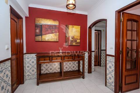 Apartamento t2 com arrecadação em valejas, oeiras