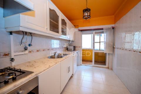 Apartamento t2 com arrecadação em valejas, oeiras