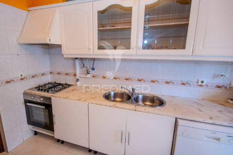 Apartamento t2 com arrecadação em valejas, oeiras
