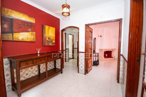 Apartamento t2 com arrecadação em valejas, oeiras