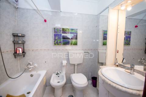 Apartamento t2 com arrecadação em valejas, oeiras
