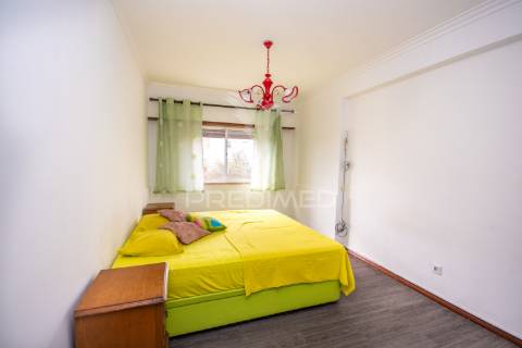 Apartamento t2 com arrecadação em valejas, oeiras