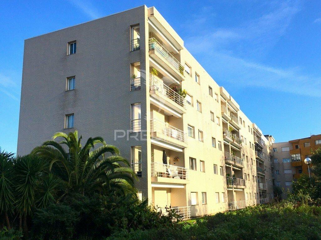Apartamento t2 em rio tinto, 2 frentes, varanda e lugar de garagem