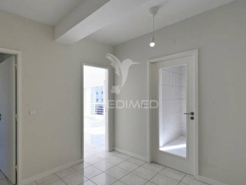 Apartamento t2 em rio tinto, 2 frentes, varanda e lugar de garagem