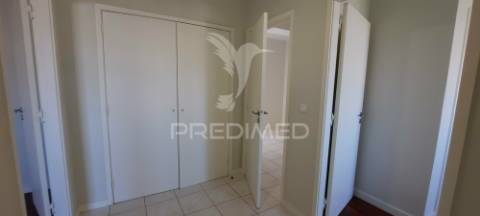 Apartamento t2 em rio tinto, 2 frentes, varanda e lugar de garagem
