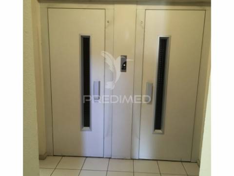 Apartamento t2 em rio tinto, 2 frentes, varanda e lugar de garagem
