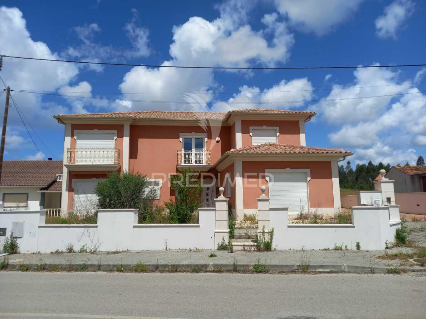 Magnífica moradia t7 próxima de leiria com terreno de 4650m²