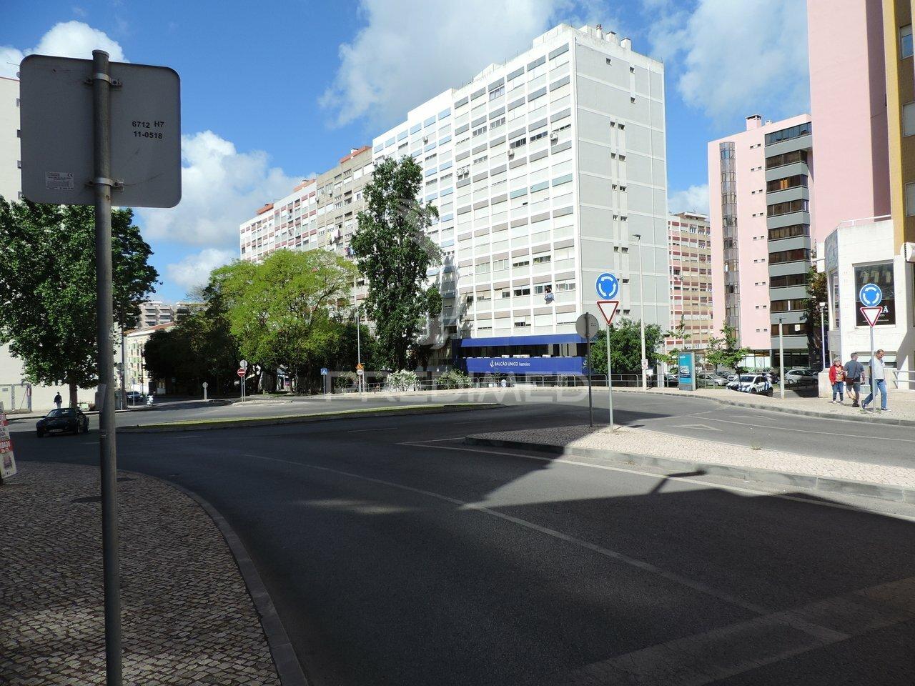 Dois lugares de estacionamento (1+1) - edifício do bocage (barreiro)