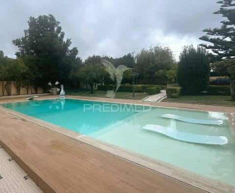 Moradia de luxo com piscina aquecida próximo a sintra