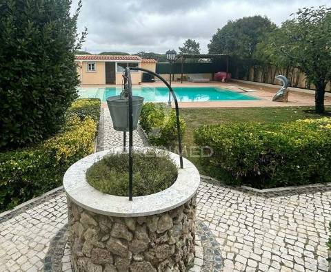 Moradia de luxo com piscina aquecida próximo a sintra