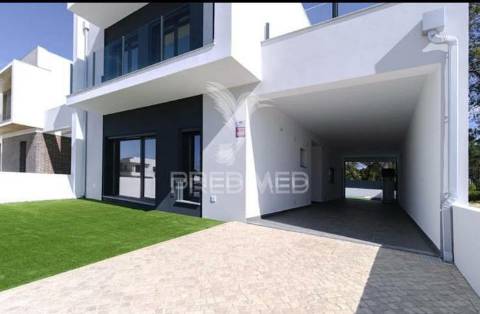 Moradia t3 com piscina lagoa de albufeira