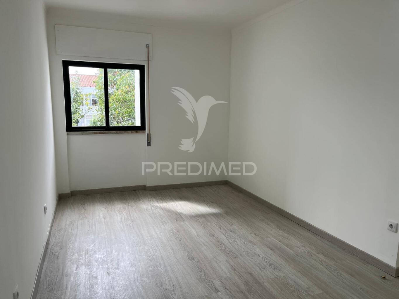 Apartamento t4+1 em torres novas