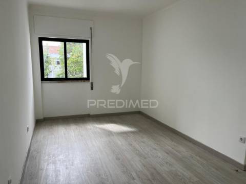 Apartamento t4+1 em torres novas