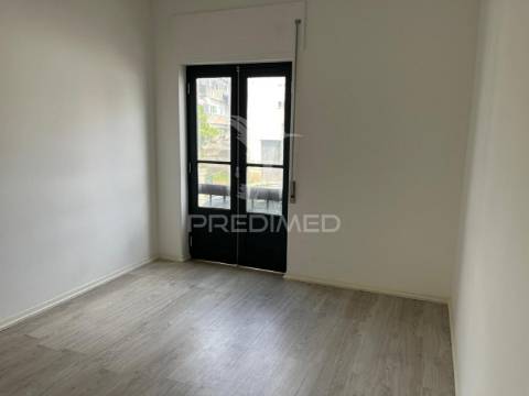 Apartamento t4+1 em torres novas