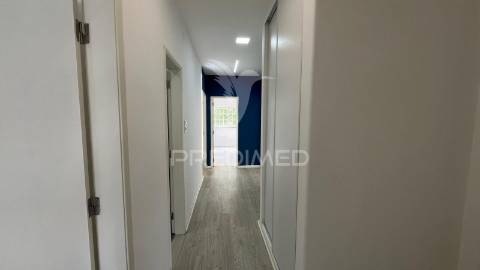 Apartamento t4+1 em torres novas