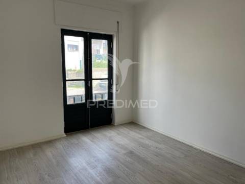 Apartamento t4+1 em torres novas