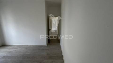 Apartamento t4+1 em torres novas