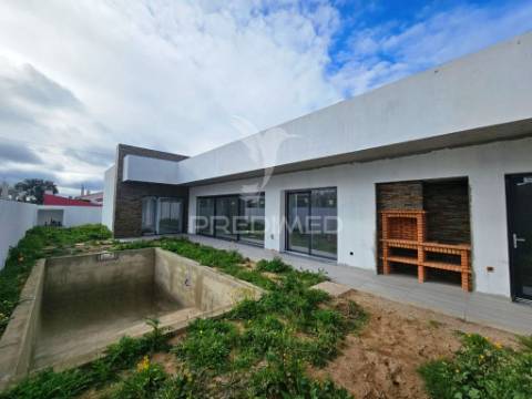 Moradia isolada t4, c/piscina e garagem,  oleiros - azeitão