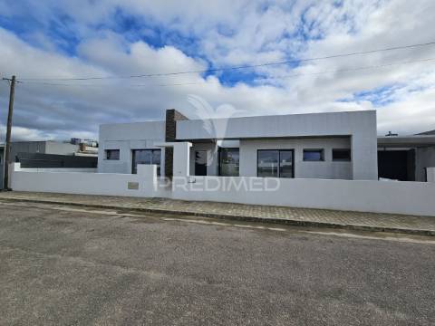 Moradia isolada t4, c/piscina e garagem,  oleiros - azeitão