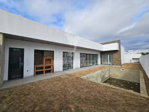 Moradia isolada t4, c/piscina e garagem,  oleiros - azeitão