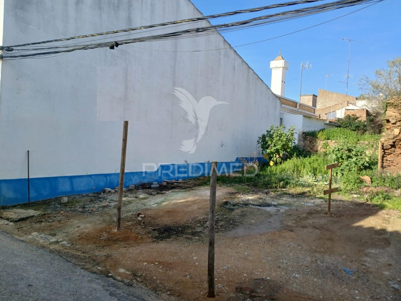Ruína para reconstrução, de rés do chão e 1.º andar com 117 m2