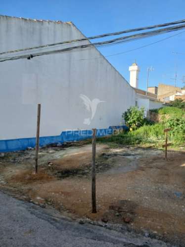 Ruína para reconstrução, de rés do chão e 1.º andar com 117 m2