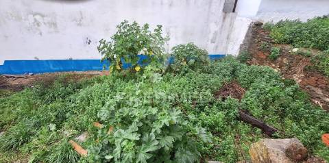 Ruína para reconstrução, de rés do chão e 1.º andar com 117 m2