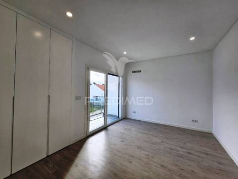 Moradia isolada t3, c/piscina e garagem, em azeitão