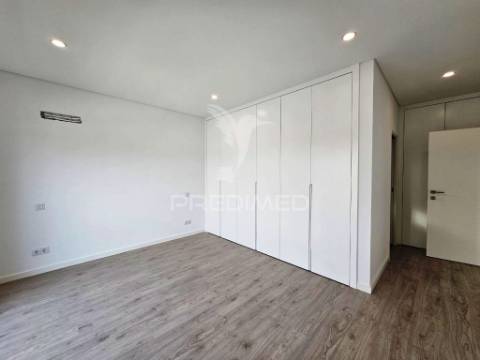 Moradia isolada t3, c/piscina e garagem, em azeitão
