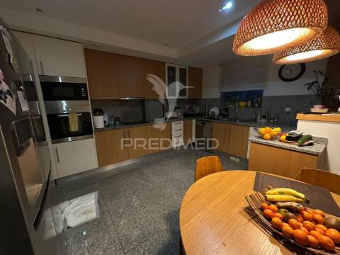 Moradia t4, em banda, na quinta da oliveiras, em lomar, braga