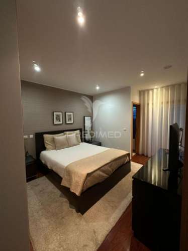 Moradia t4, em banda, na quinta da oliveiras, em lomar, braga