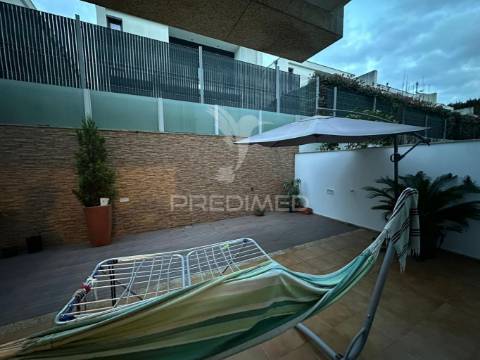 Moradia t4, em banda, na quinta da oliveiras, em lomar, braga