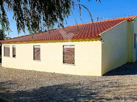 Quintinha em terreno  de 2 762m2, a 5 min das praias de sesimbra