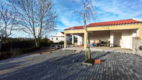 Quintinha em terreno  de 2 762m2, a 5 min das praias de sesimbra