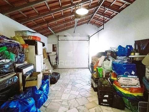 Quintinha em terreno  de 2 762m2, a 5 min das praias de sesimbra