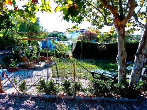 Quintinha em terreno  de 2 762m2, a 5 min das praias de sesimbra
