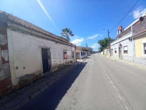 Moradia térrea com logradouro – oportunidade para personalizar ao seu estilo