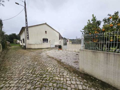 Refúgio no campo – moradia renovada com terreno de 6000m² e natureza deslumbrante!