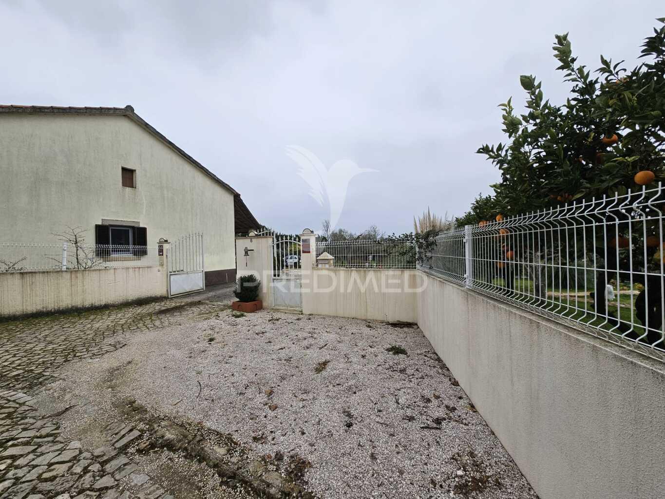 Refúgio no campo – moradia renovada com terreno de 6000m² e natureza deslumbrante!