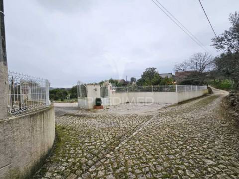 Refúgio no campo – moradia renovada com terreno de 6000m² e natureza deslumbrante!