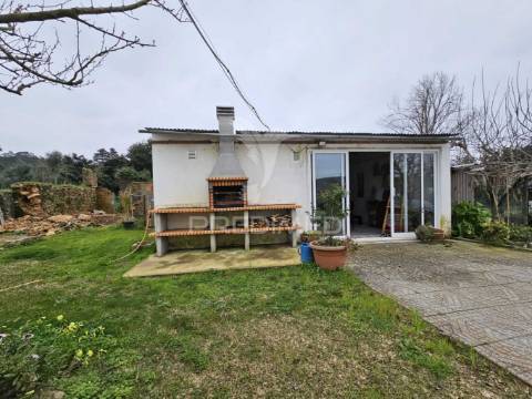 Refúgio no campo – moradia renovada com terreno de 6000m² e natureza deslumbrante!