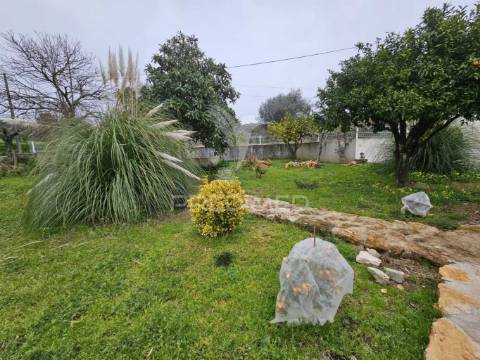 Refúgio no campo – moradia renovada com terreno de 6000m² e natureza deslumbrante!