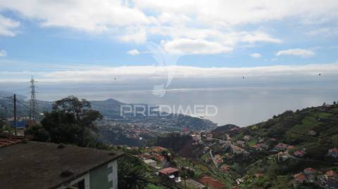 Moradia para recuperar t3 em câmara de lobos.