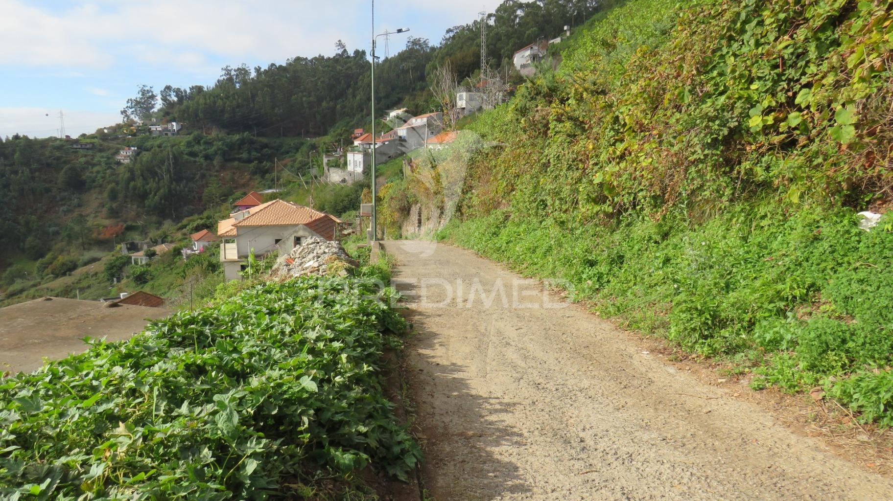 Moradia para recuperar t3 em câmara de lobos.