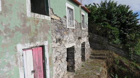 Moradia para recuperar t3 em câmara de lobos.
