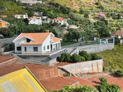 Moradia de luxo na calheta vista mar infinito