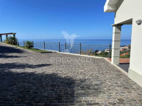 Moradia de luxo na calheta vista mar infinito